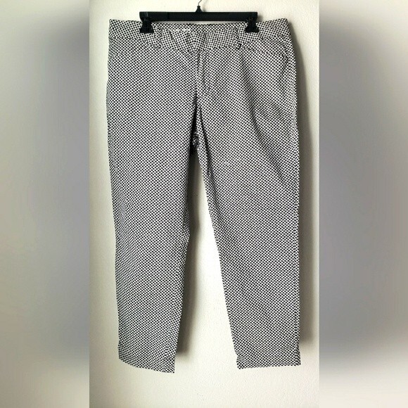 Khaki by Gap Slimming Ankle Pants, Size 12, black and white pattern - Picture 2 of 6